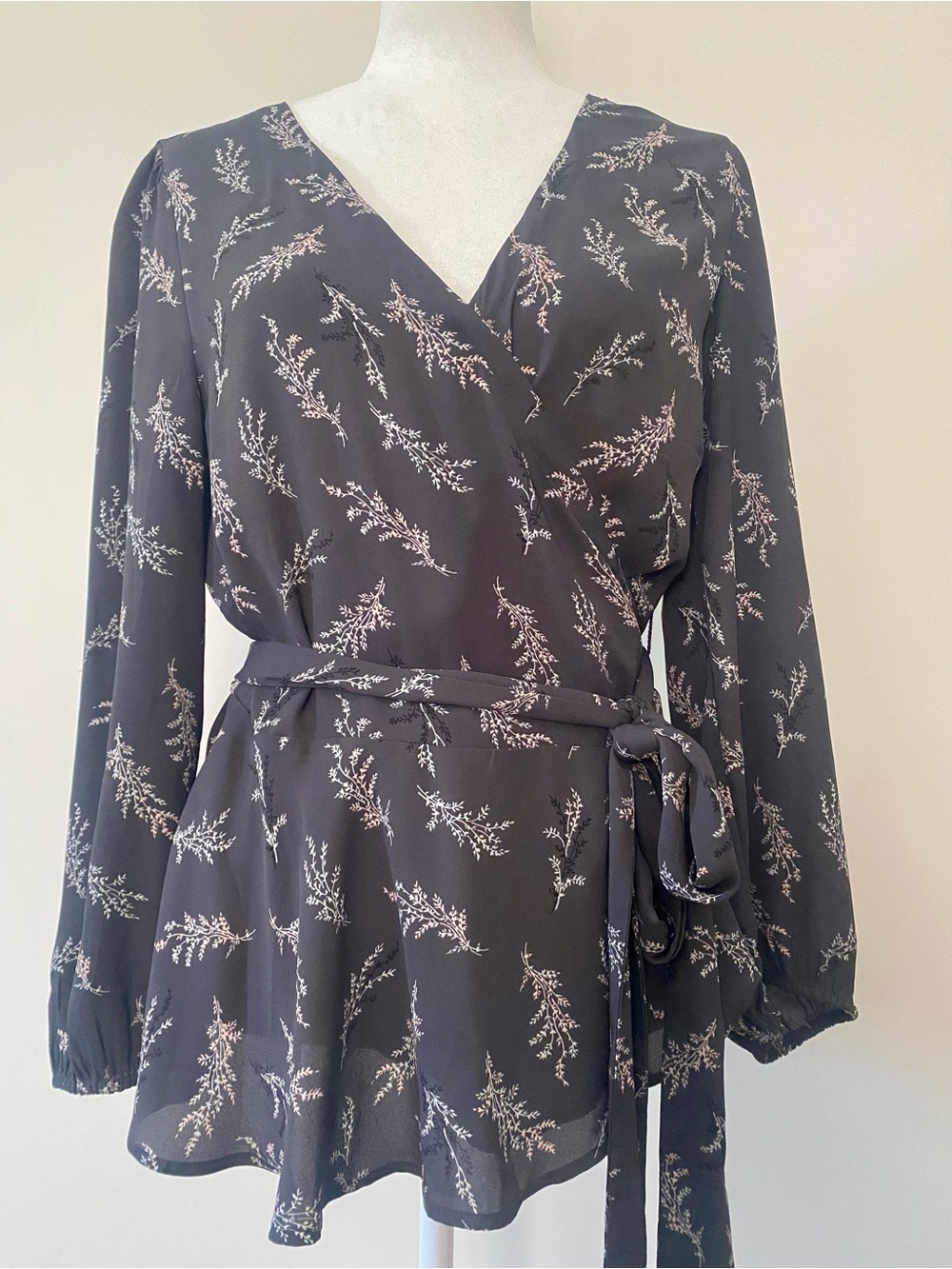 LOFT Charcoal Gray Floral Wrap Blouse Long Sleeve Tie Waist Peplum Top L